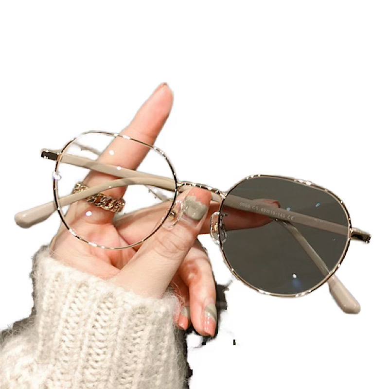 راهنمای کامل لنز فتوکرومیک (Transition Lens)